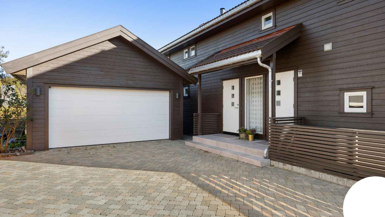 Garage Door in Phoenix, AZ — Thomas Cable Services Phoenix